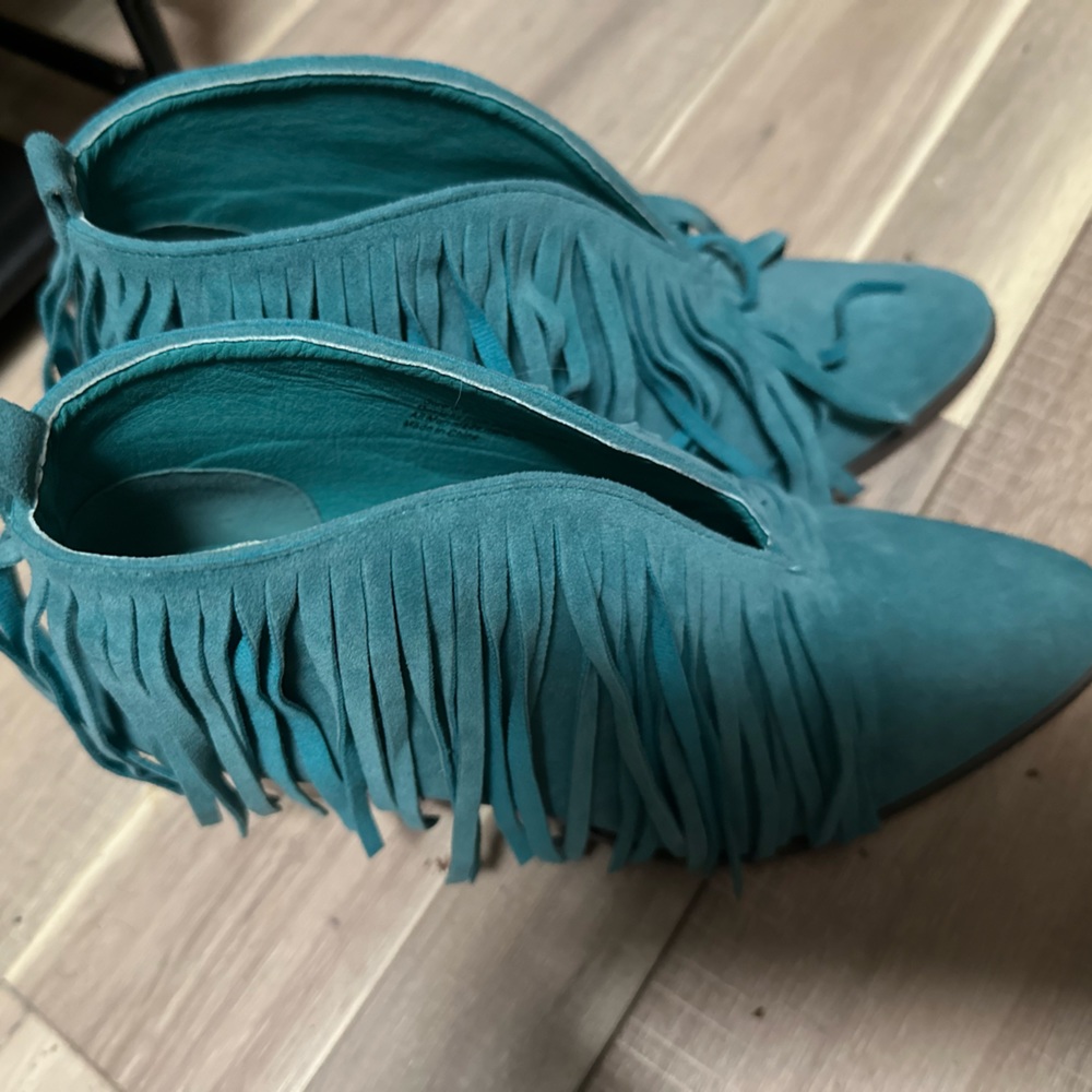 Beast Size 8.5 turquoise fringe split front bootie